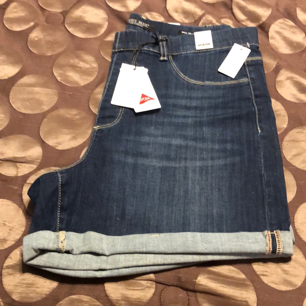 Judy blue pull on cuffed shorts